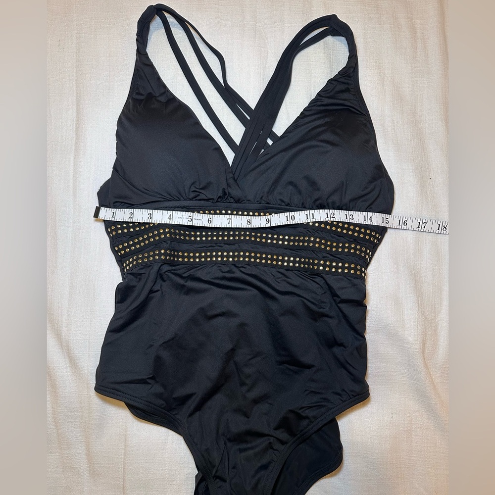 La Blanca NWT Nailed It Multi-Strap Cross-Back Classic Black One Piece Swimsuit - Picture 9 of 10